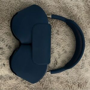 Dark Blue Apple Airpod Maxes